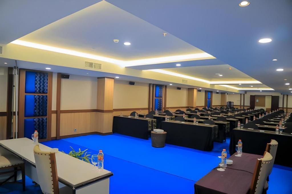 Grand Qin Hotel Banjarbaru Exterior photo