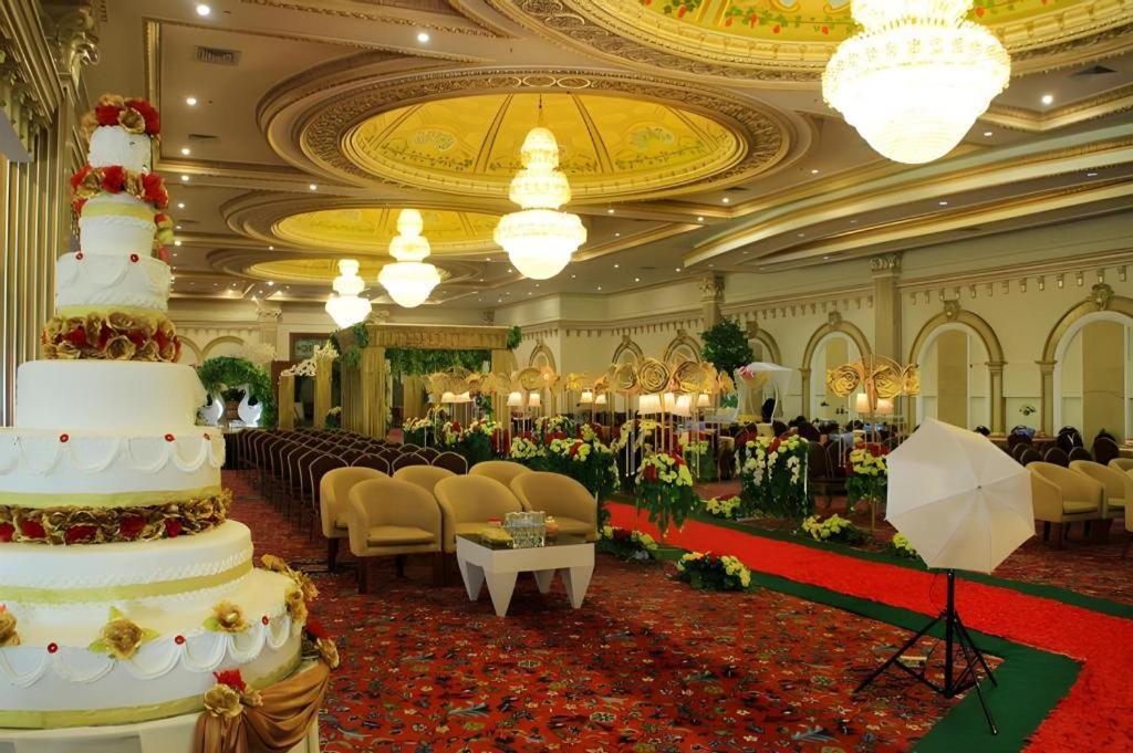 Grand Qin Hotel Banjarbaru Exterior photo