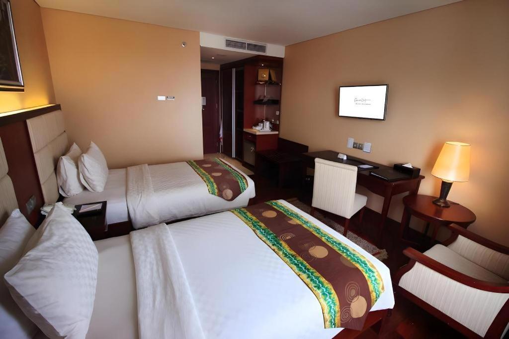 Grand Qin Hotel Banjarbaru Exterior photo