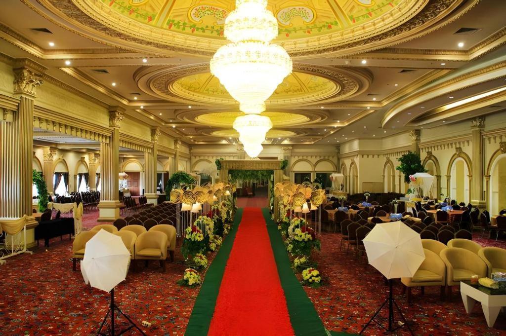 Grand Qin Hotel Banjarbaru Exterior photo