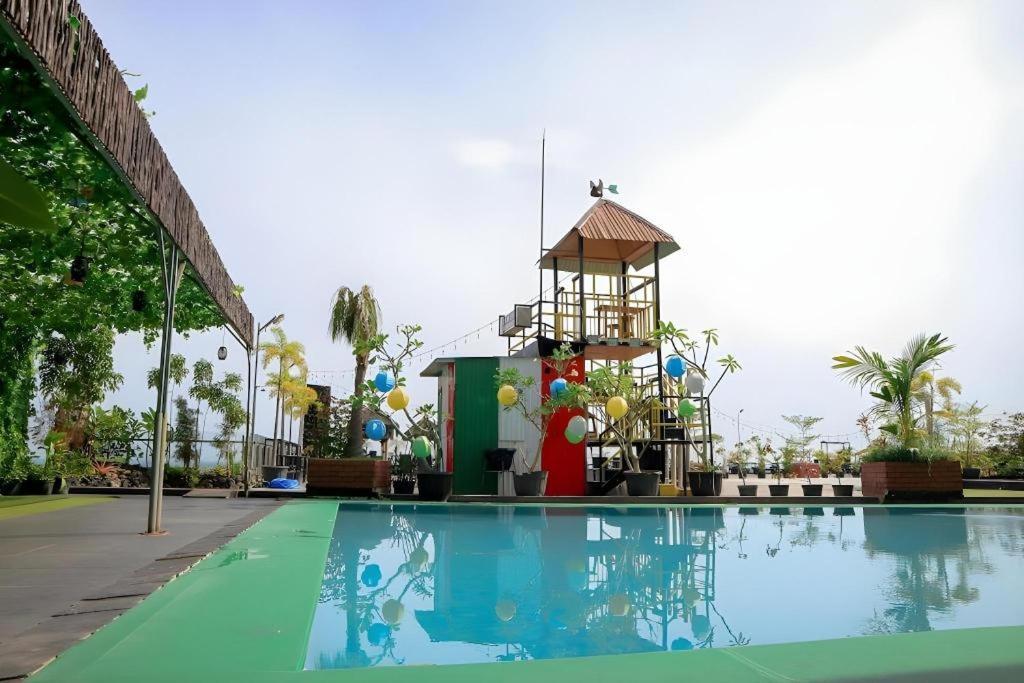 Grand Qin Hotel Banjarbaru Exterior photo