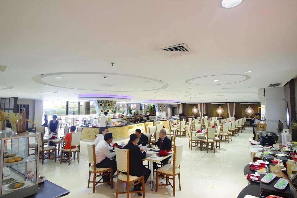 Grand Qin Hotel Banjarbaru Exterior photo