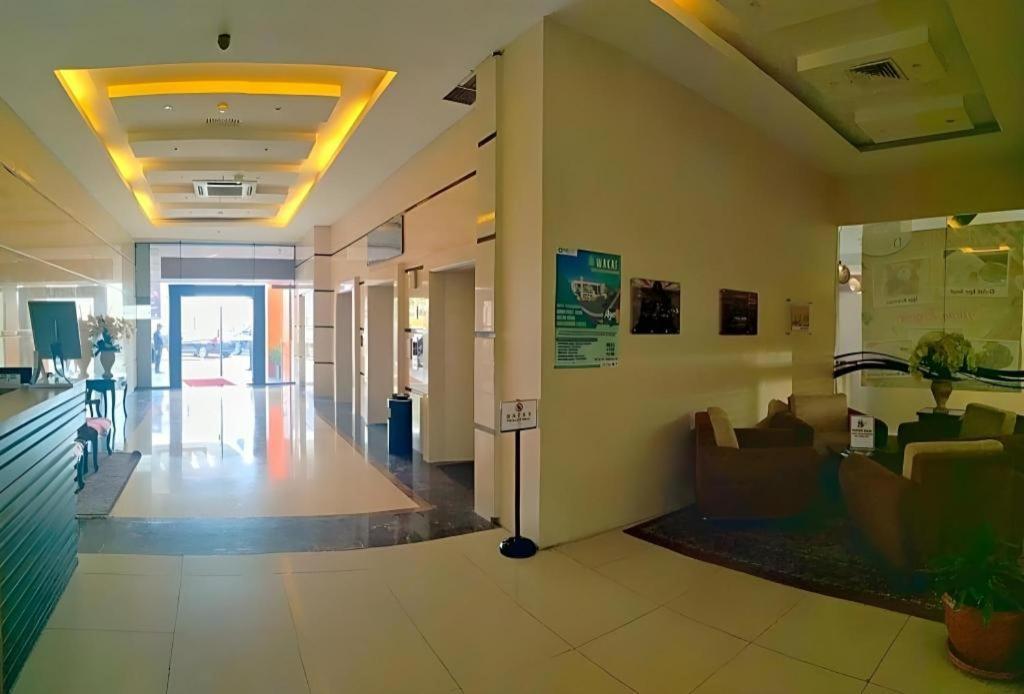 Grand Qin Hotel Banjarbaru Exterior photo